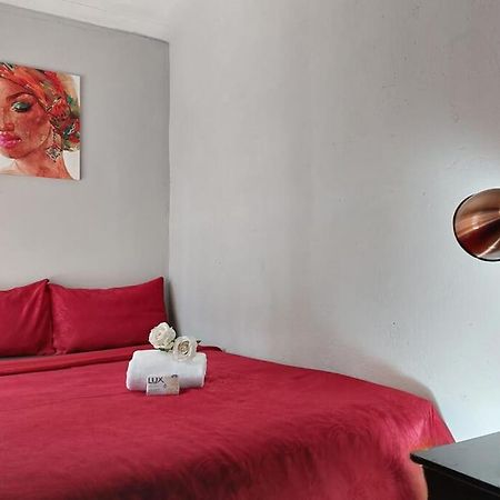 Cozy Hatfield Condo Pretoria Bagian luar foto