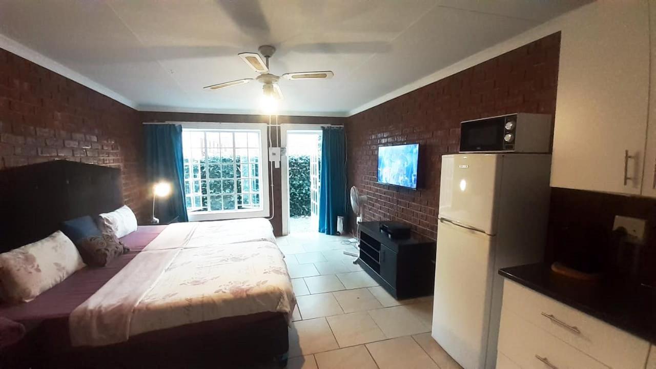 Cozy Hatfield Condo Pretoria Bagian luar foto