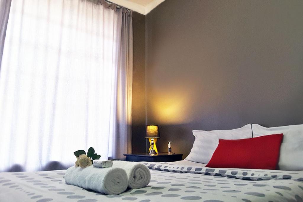 Cozy Hatfield Condo Pretoria Bagian luar foto