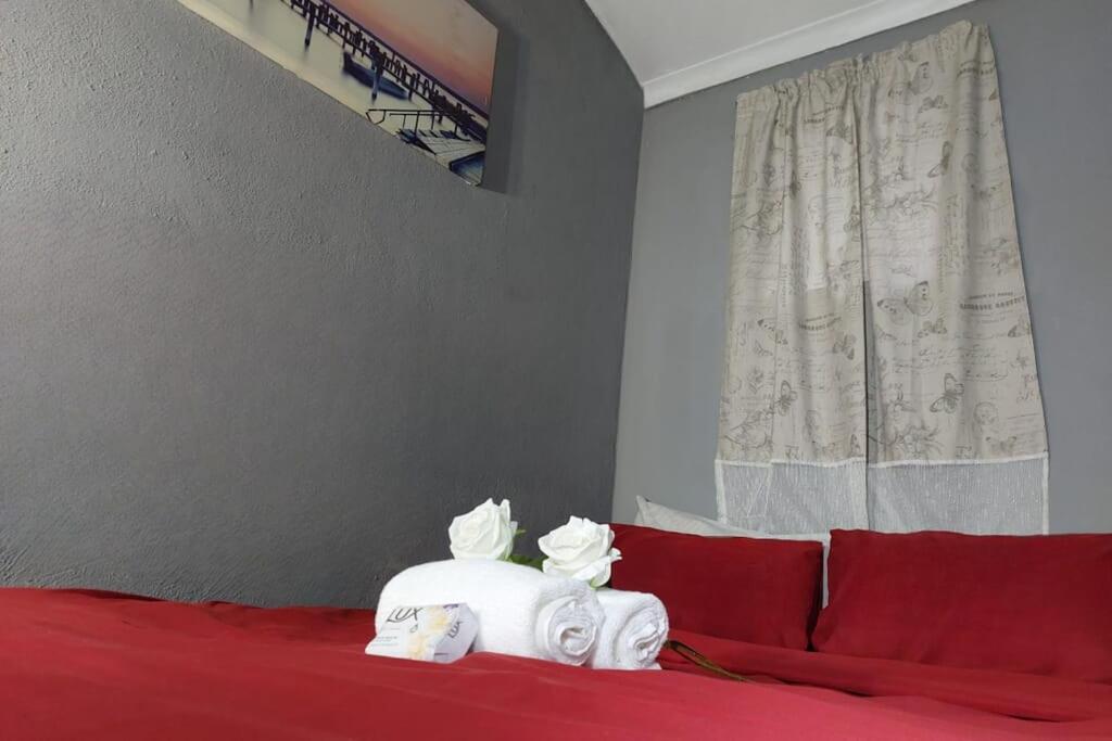 Cozy Hatfield Condo Pretoria Bagian luar foto