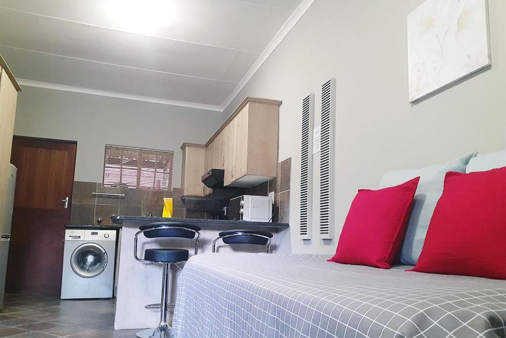 Cozy Hatfield Condo Pretoria Ruang foto