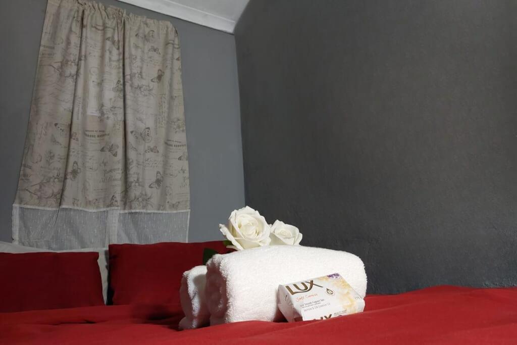 Cozy Hatfield Condo Pretoria Bagian luar foto