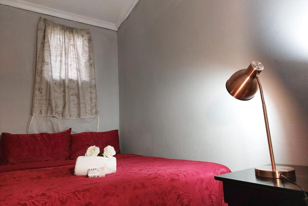 Cozy Hatfield Condo Pretoria Bagian luar foto