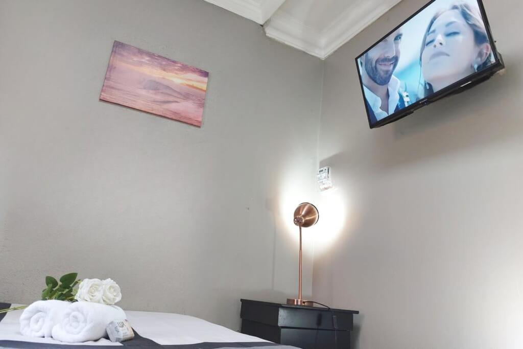 Cozy Hatfield Condo Pretoria Bagian luar foto