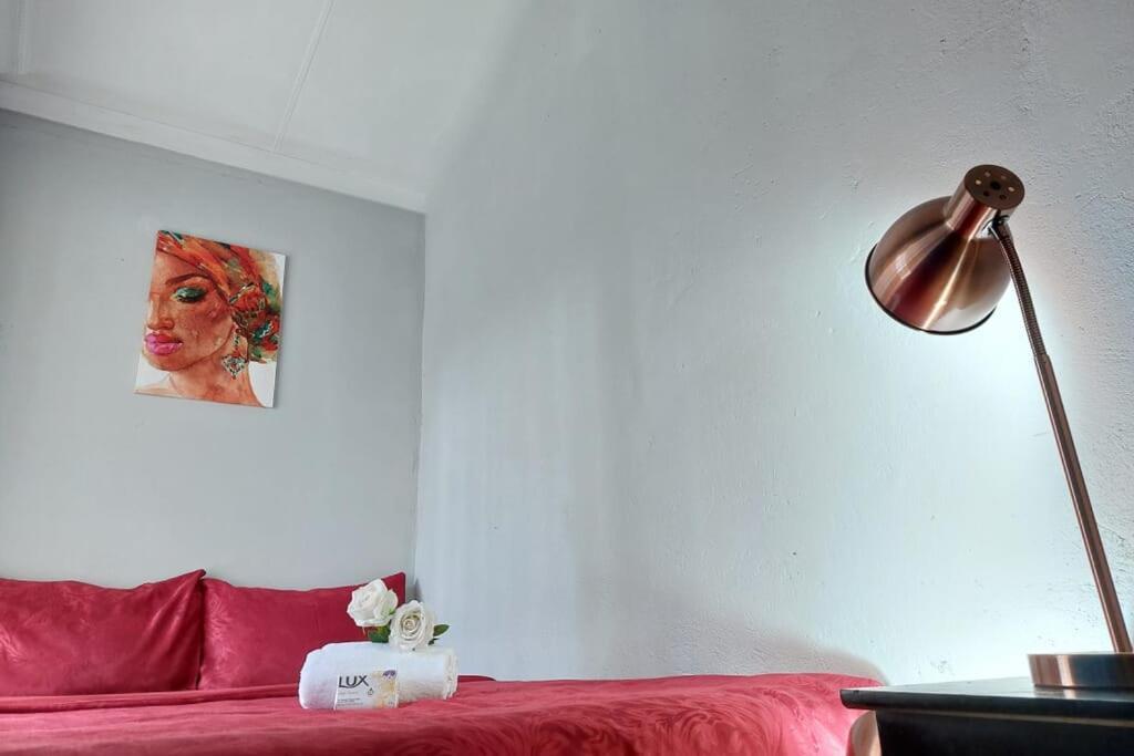 Cozy Hatfield Condo Pretoria Bagian luar foto