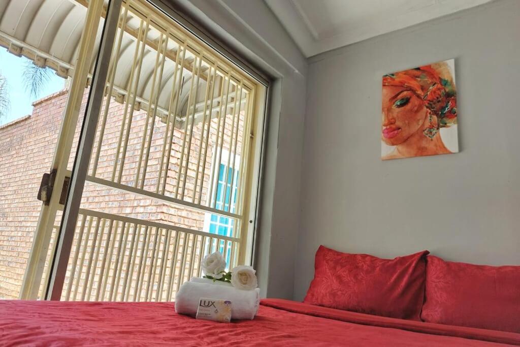 Cozy Hatfield Condo Pretoria Bagian luar foto