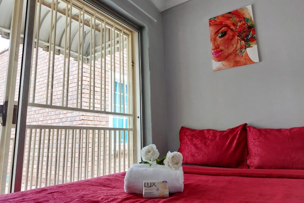Cozy Hatfield Condo Pretoria Bagian luar foto