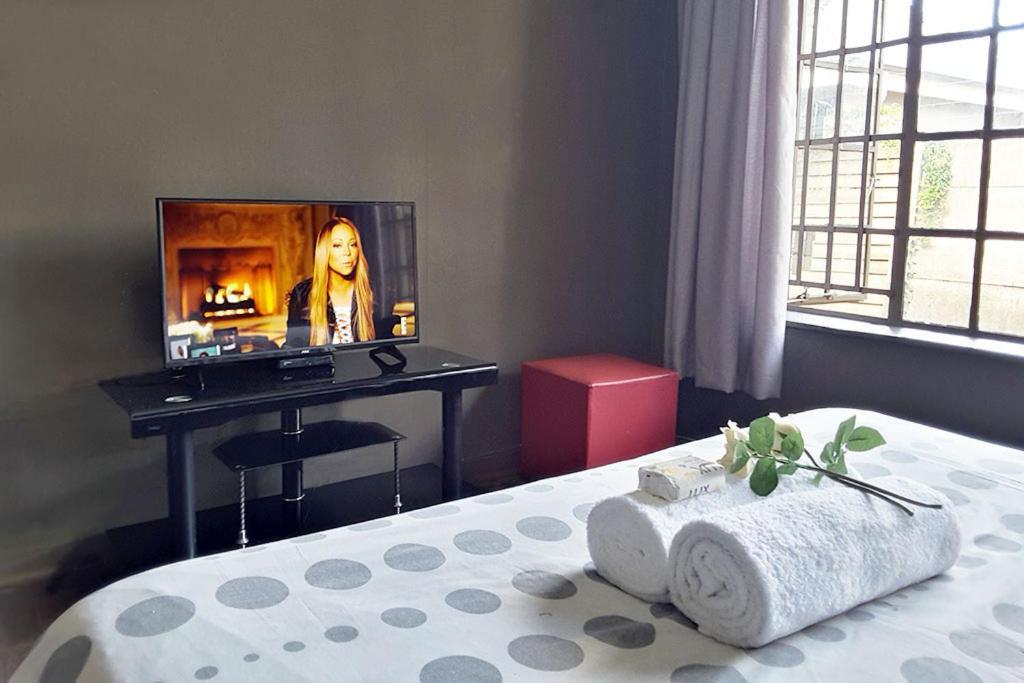 Cozy Hatfield Condo Pretoria Ruang foto